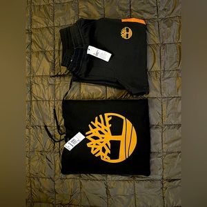 NWT Timberland Sweat suit - sweatshirt and pants Men’s Large Black, Wheat Logo